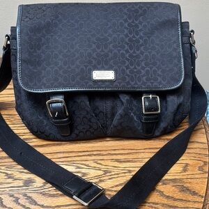 Coach Black Messenger Bag. Also perfect for back to university. Unisex
